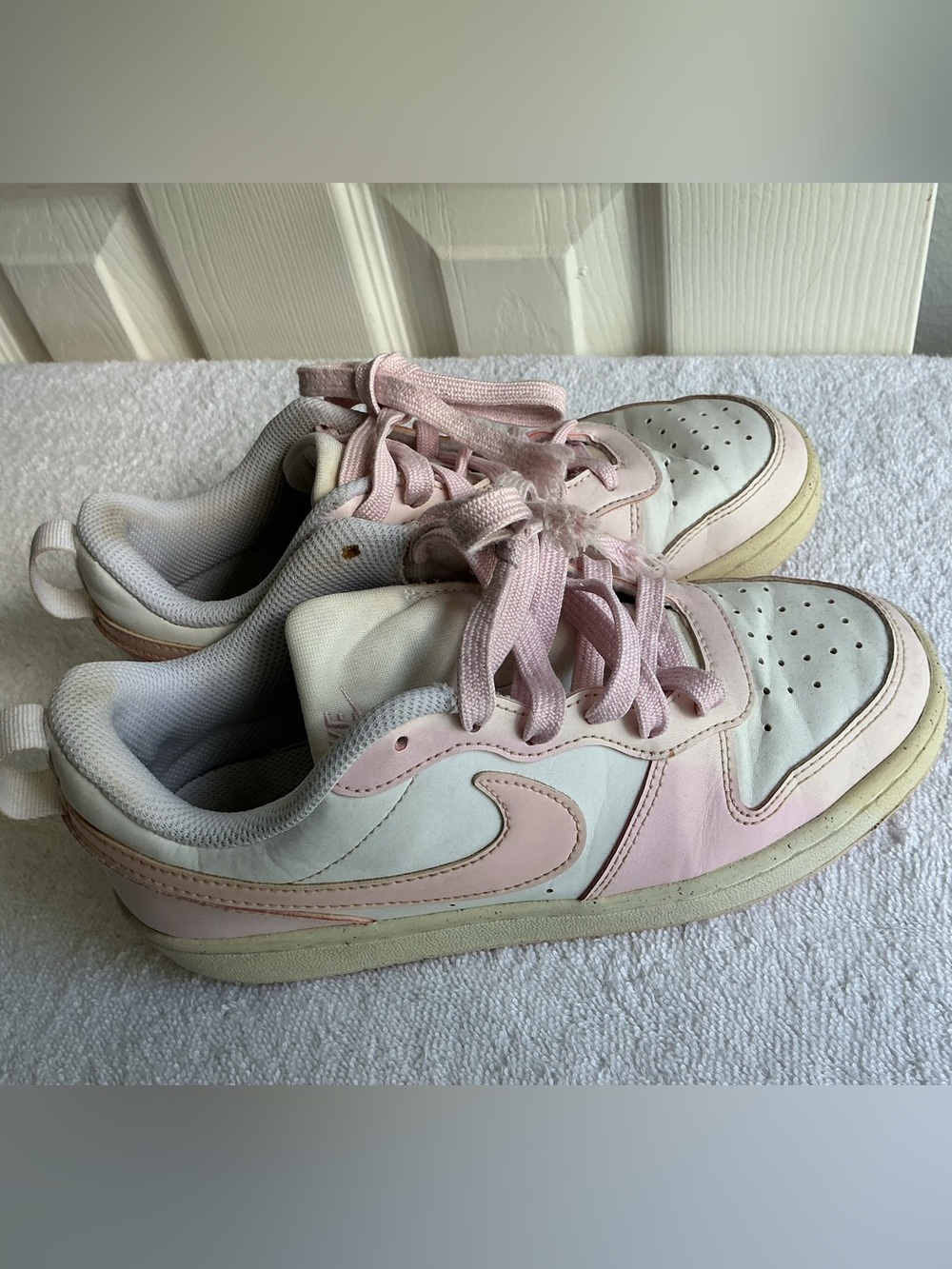 Nike Kids Light Pink and White Low-Top Sneakers r